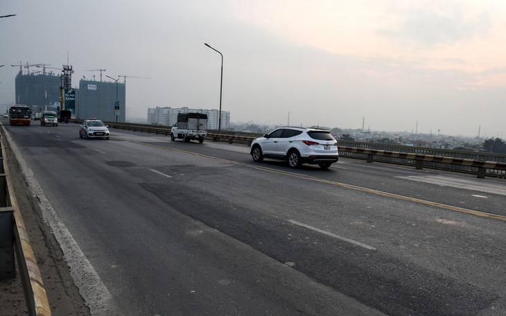 Từ 6h ngày 28-7: cấm xe qua cầu Thăng Long để sửa mặt cầu