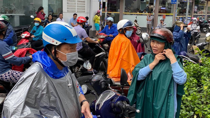 Cứ nhắm mắt lại là nghe mẹ mắng đồ không làm nên cơm cháo gì - Ảnh 1.