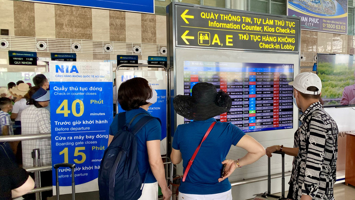 Sân bay Nội Bài hạn chế loa thông báo chuyến bay từ 30-7 - Ảnh 1.
