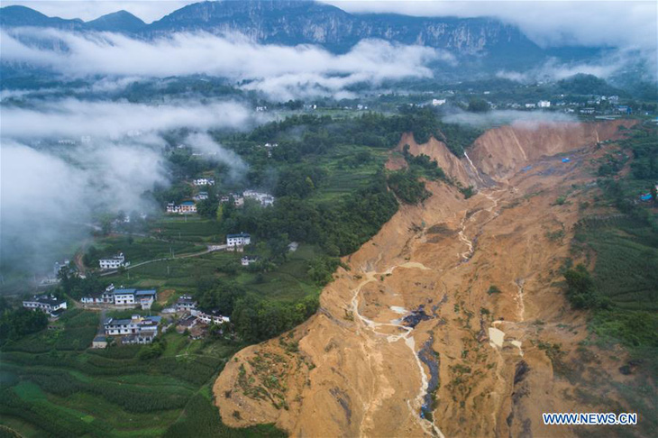 10 triệu mét khối đất lở chặn nguyên một đoạn sông ở Trung Quốc - Ảnh 5.