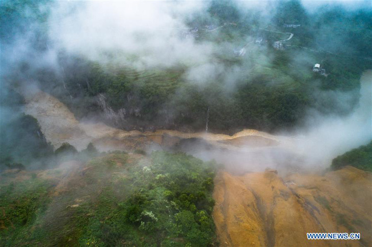 10 triệu mét khối đất lở chặn nguyên một đoạn sông ở Trung Quốc - Ảnh 3.