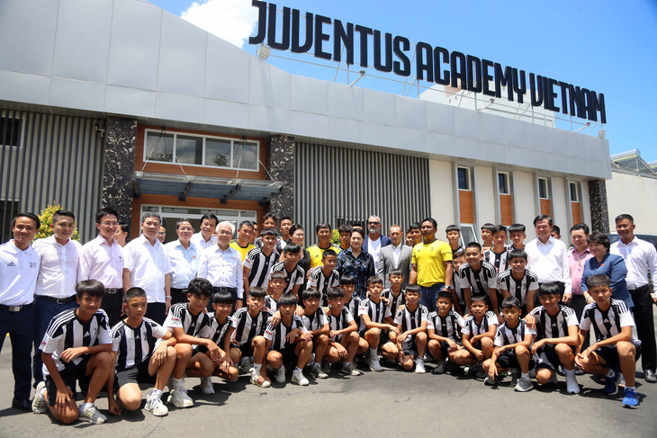 Chủ tịch Quốc hội thăm Học viện Juventus Việt Nam - Ảnh 4.