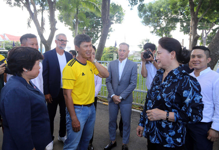 Chủ tịch Quốc hội thăm Học viện Juventus Việt Nam - Ảnh 2.