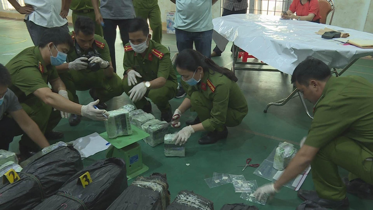Mở rộng điều tra vụ nhóm thanh niên chở 200kg ma túy đá từ biên giới về TP.HCM - Ảnh 2.