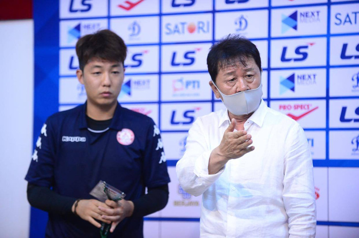 HLV Chung Hae Soung: Tôi mà là trọng tài hôm nay thì tôi không ra sân nữa - Ảnh 1.