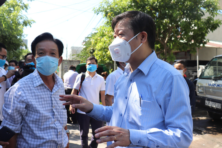 Lập 5 tổ y tế cộng đồng quản lý 130 hộ gần nhà bệnh nhân 416 Đà Nẵng - Ảnh 1.