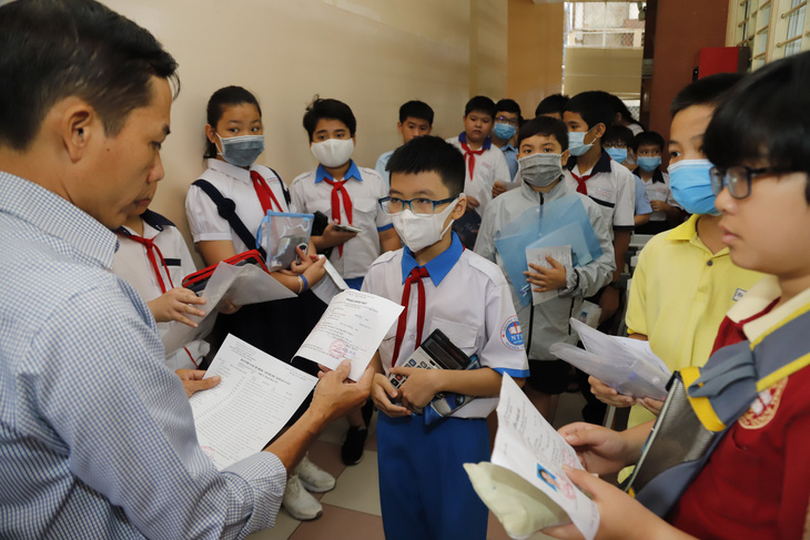 Sáng nay, gần 4.000 học sinh thi vào Trường chuyên Trần Đại Nghĩa - Ảnh 4.