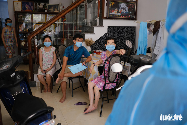 Điều tra dịch tễ, khử trùng khu vực nhà bệnh nhân người Đà Nẵng thứ hai nhiễm virus corona - Ảnh 1.