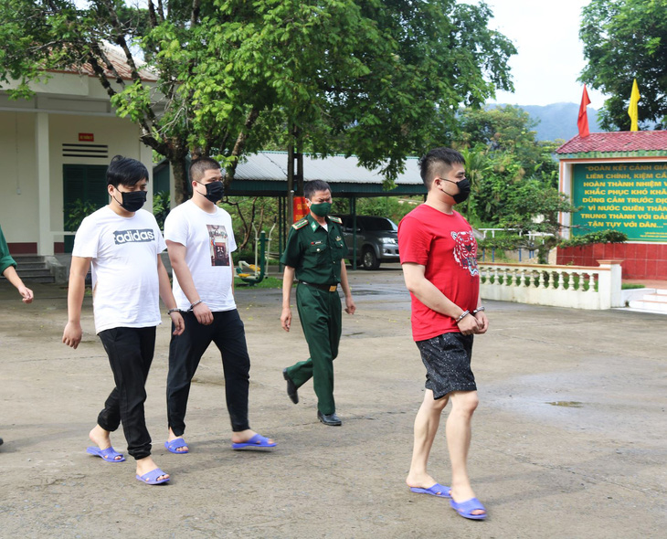 Các nhóm nhập cảnh trái phép như chơi cút bắt với biên phòng Việt Nam - Ảnh 2.