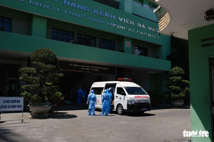 Chuyển bệnh nhân từ Bệnh viện Đà Nẵng sang các bệnh viện khác - Ảnh 1.