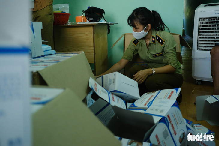Đà Nẵng tạm giữ 21.000 khẩu trang y tế không hóa đơn chứng từ - Ảnh 3.