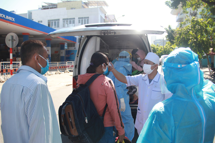 Đã chuyển hết người nhà bệnh nhân ra khỏi Bệnh viện Đà Nẵng - Ảnh 2.