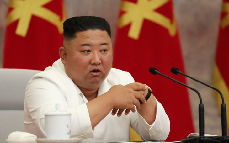 Ông Kim Jong Un tái xuất sau 3 tuần, chỉ đạo cuộc họp chống dịch COVID-19