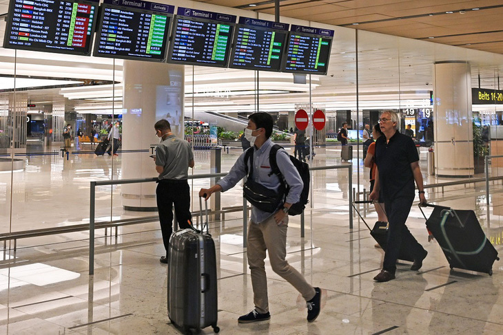 Singapore áp dụng các biện pháp bảo đảm hạn chế tiếp xúc tại sân bay - Ảnh 1.