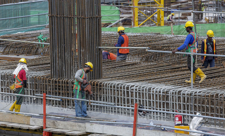 Malaysia giới hạn lĩnh vực làm việc đối với lao động nước ngoài - Ảnh 1.