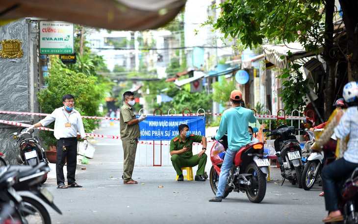 Khẩn: Những người tới Bệnh viện Đà Nẵng và đi chuyến bay VN166 liên hệ ngay y tế
