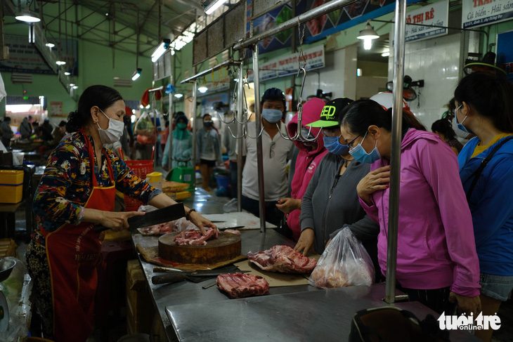 Bán lén, một tiệm sushi và mì cay bị xử phạt - Ảnh 1.