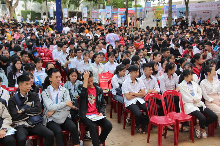 Sáng nay 4-7, báo Tuổi Trẻ tổ chức tư vấn tuyển sinh tại Đắk Lắk - Ảnh 3.