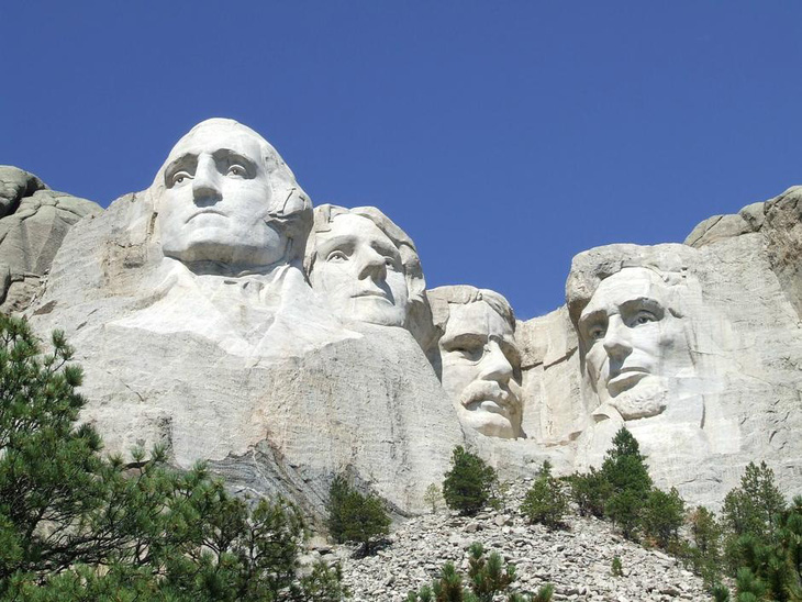 Ông Trump mừng Quốc khánh Mỹ trên núi Rushmore - Ảnh 1.