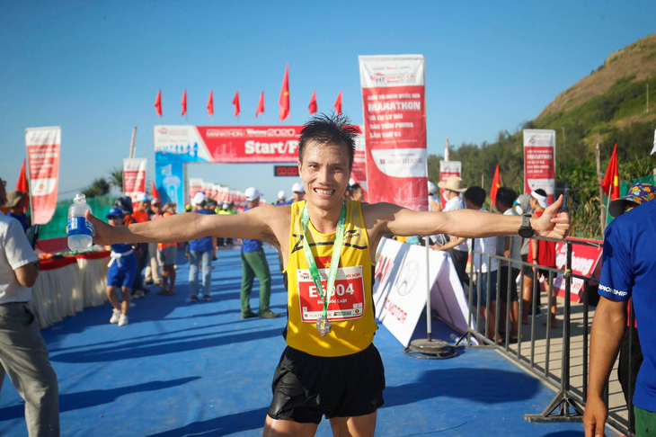 Hoàng Nguyên Thanh vô địch cự ly 42km tại Tiền Phong marathon 2020 - Ảnh 2.