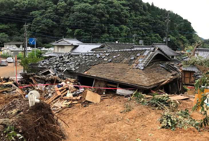 Mưa lũ gây cảnh tang hoang như sóng thần ở Nhật - Ảnh 4.