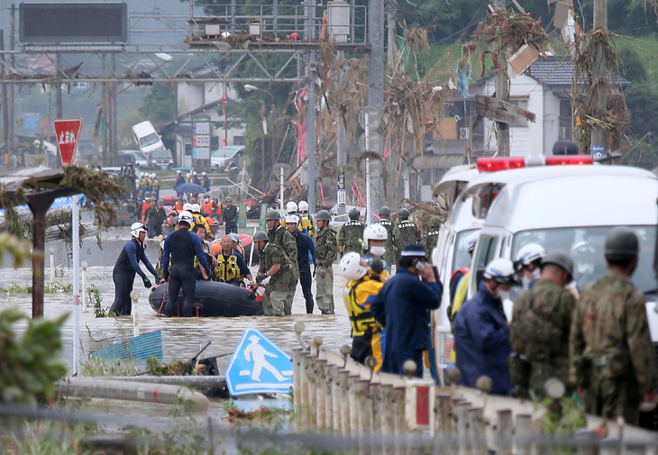 Mưa lũ gây cảnh tang hoang như sóng thần ở Nhật - Ảnh 5.
