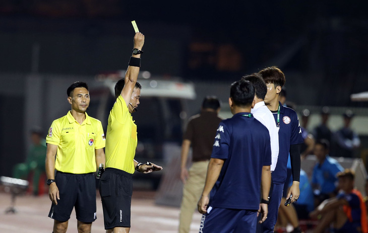 HLV Chung Hae Soung: Tôi phản ứng trọng tài để bảo vệ các cầu thủ của mình - Ảnh 2.