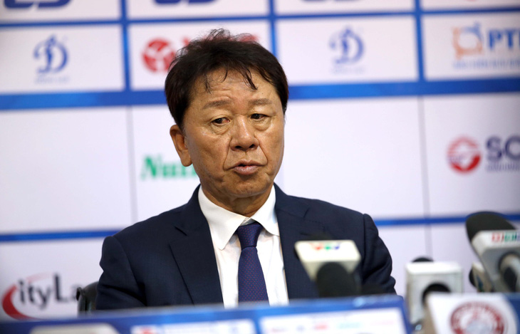 HLV Chung Hae Soung: Tôi phản ứng trọng tài để bảo vệ các cầu thủ của mình - Ảnh 1.