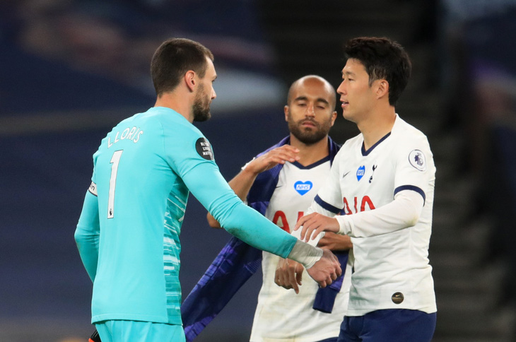 Son Heung Min, Hugo Lloris suýt choảng nhau trong trận Tottenham thắng Everton - Ảnh 1.