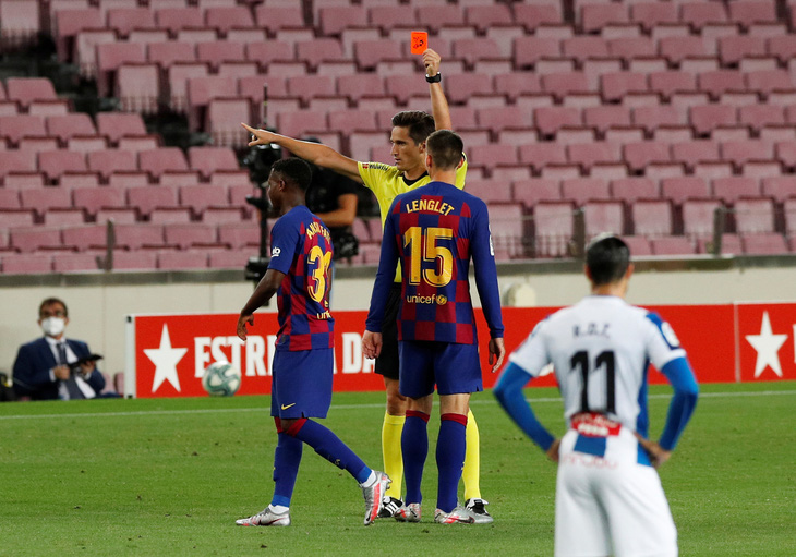 Suarez ghi bàn duy nhất, Barcelona tiễn ‘hàng xóm’ Espanyol xuống hạng - Ảnh 2.
