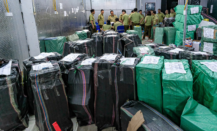 Kho hàng lậu khủng tại Lào Cai: Thu tiền tỉ từ hàng nhái, hàng lậu - Ảnh 2.