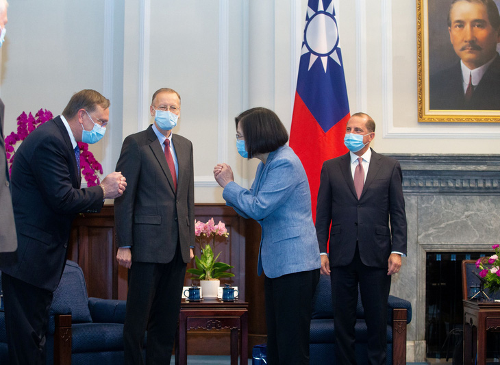 Bộ trưởng Mỹ gặp bà Thái Anh Văn: Mỹ ủng hộ mạnh mẽ người bạn Đài Loan - Ảnh 1.