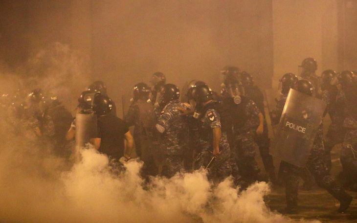 Cảnh sát Lebanon bắn hơi cay giải tán biểu tình