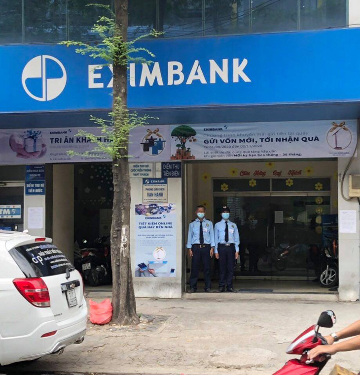 Phòng giao dịch Eximbank liên quan người nhiễm COVID-19 được mở lại - Ảnh 1.