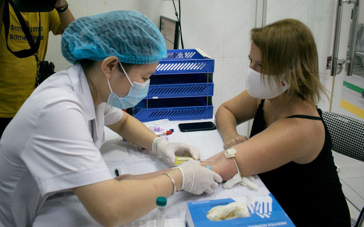 Bộ Y tế thông tin việc mua vắc xin ngừa COVID-19 của Nga và Anh