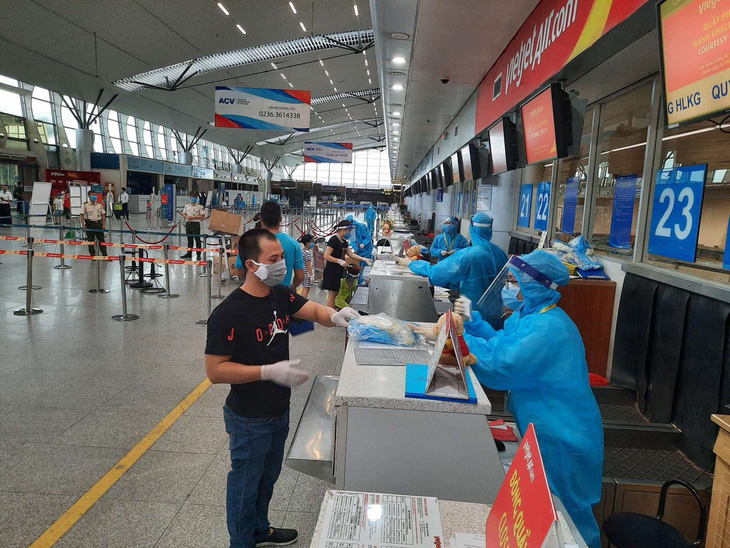 Vietjet bay 4 chuyến đưa hơn 800 khách trở về nhà từ ‘tâm dịch’ Đà Nẵng - Ảnh 1.