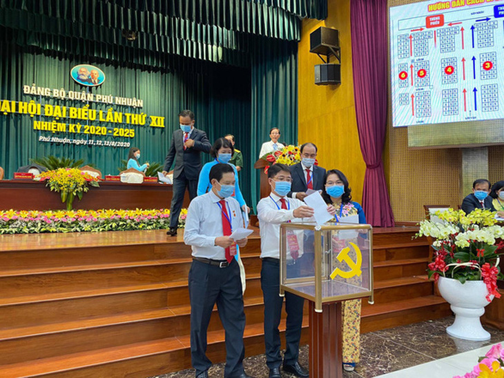 Ông Phạm Hồng Sơn tái đắc cử bí thư Quận ủy quận Phú Nhuận - Ảnh 2.