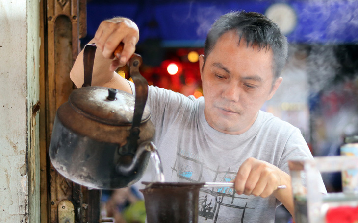 Hẻm Sài Gòn - Những đời nngười - Kỳ 6: Mùi cà phê hẻm chợ Phùng Hưng - Ảnh 3.