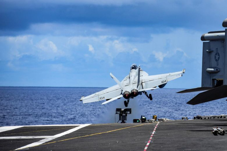 Tàu sân bay USS Ronald Reagan quay trở lại biển Đông - Ảnh 1.