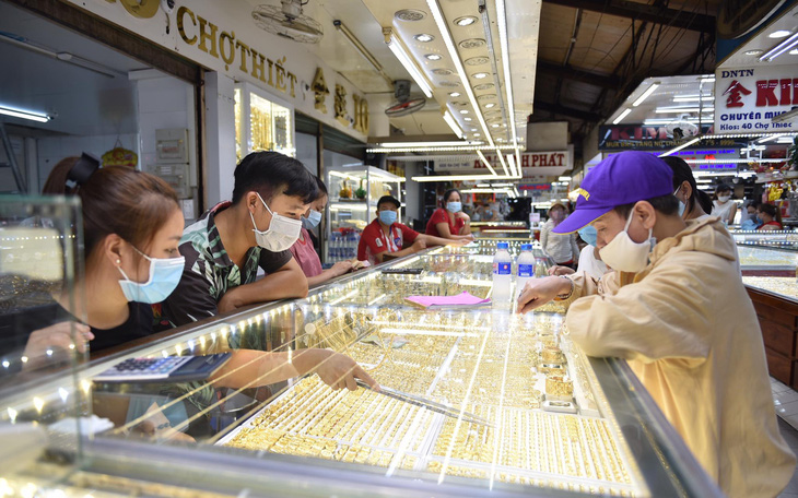 Giá vàng trong nước giảm gần 900.000 đồng/lượng ngày đầu tuần