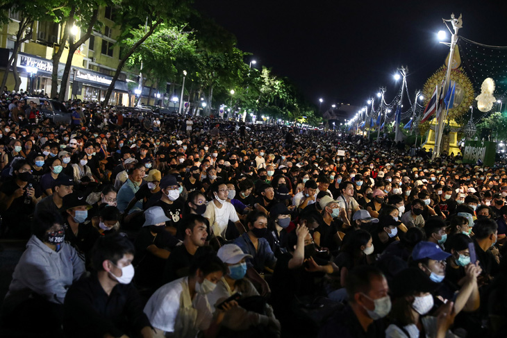 Biểu tình ở Thái Lan kêu gọi chính phủ từ chức, lớn nhất kể từ sau đảo chính 2014 - Ảnh 1.