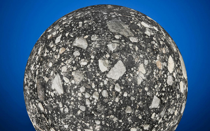Rao bán viên đá Mặt trăng cực hiếm hình Mặt trăng