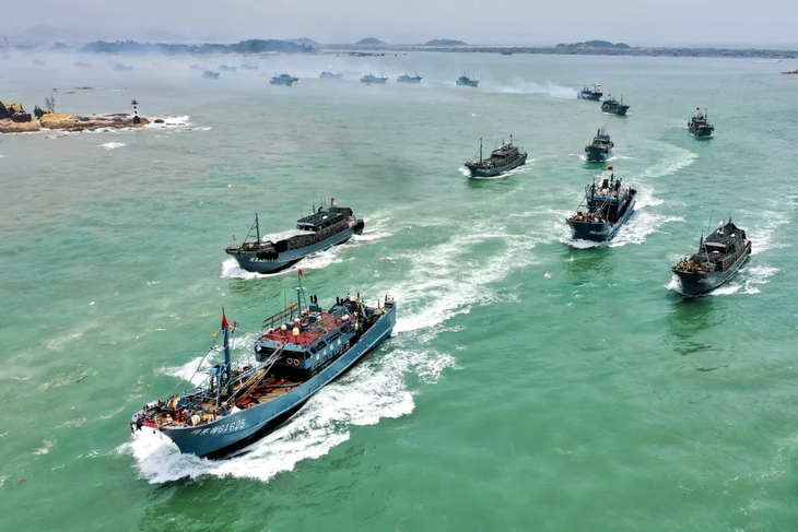 Trung Quốc dỡ lệnh cấm đánh bắt đơn phương, tàu cá nước này sắp tràn xuống Biển Đông - Ảnh 1.