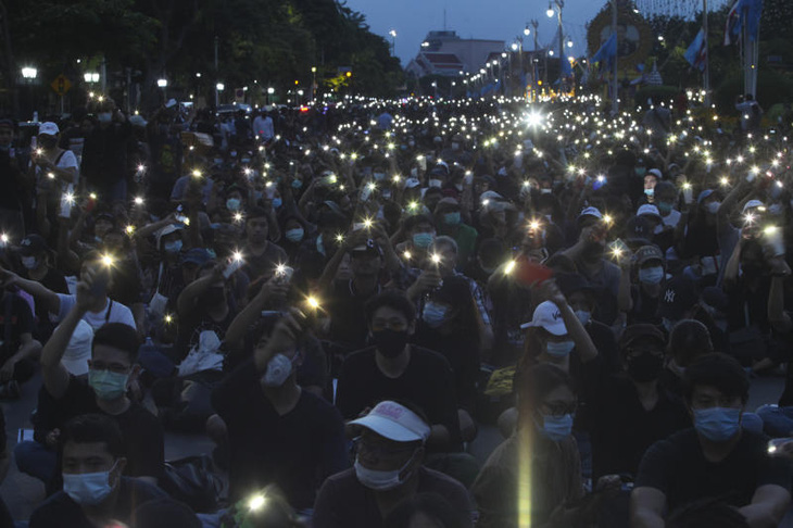 Biểu tình ở Thái Lan kêu gọi chính phủ từ chức, lớn nhất kể từ sau đảo chính 2014 - Ảnh 2.