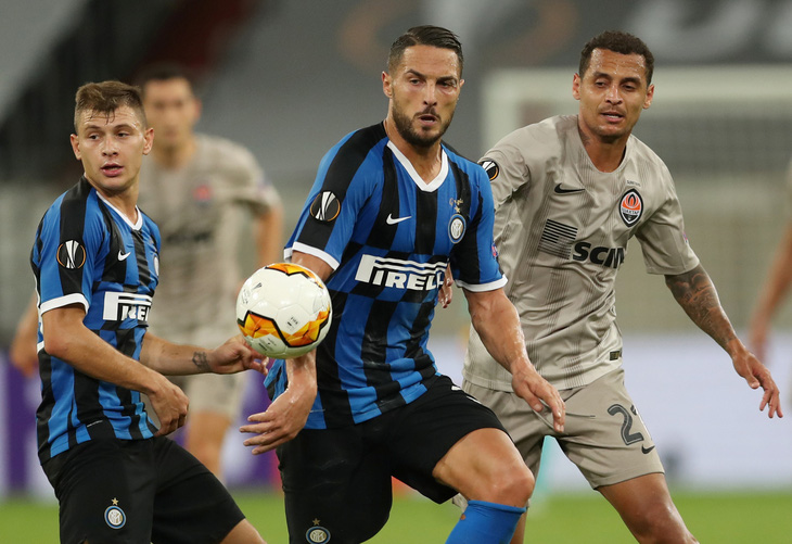 Lautaro Martinez, Lukaku cùng lập cú đúp, Inter Milan vào chung kết Europa League - Ảnh 2.