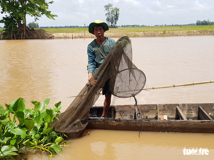 Ngư dân biên giới ngóng lũ về để mưu sinh - Ảnh 3.