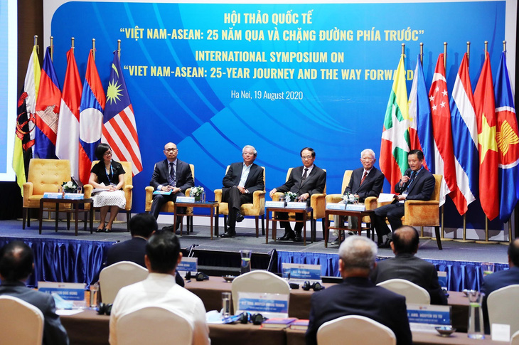 Ông Vũ Khoan: ASEAN là bậc thang đầu tiên để Việt Nam hội nhập với thế giới - Ảnh 1.