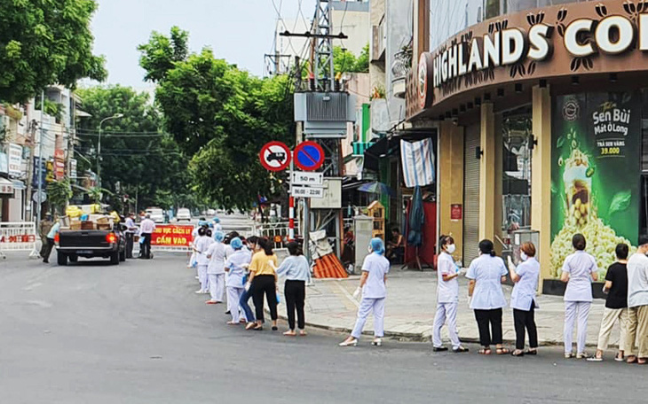 Tình nguyện lên đường đẩy lùi đại dịch - Ảnh 1.