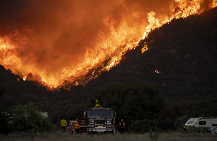 Cháy rừng ở Nam California, gần 8.000 người sơ tán - Ảnh 3.
