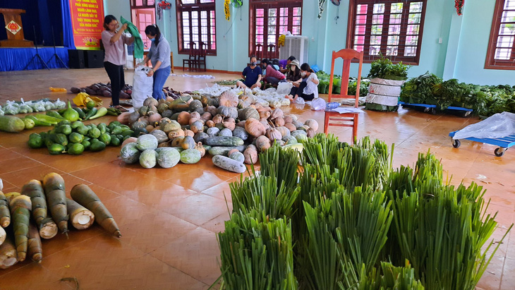 Cậu bé chân trần vác khúc măng rừng gửi miền xuôi chống dịch - Ảnh 4.